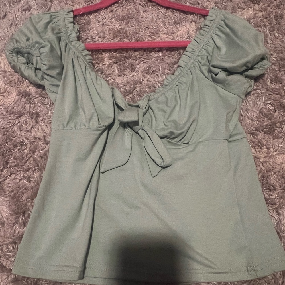 Cute green top